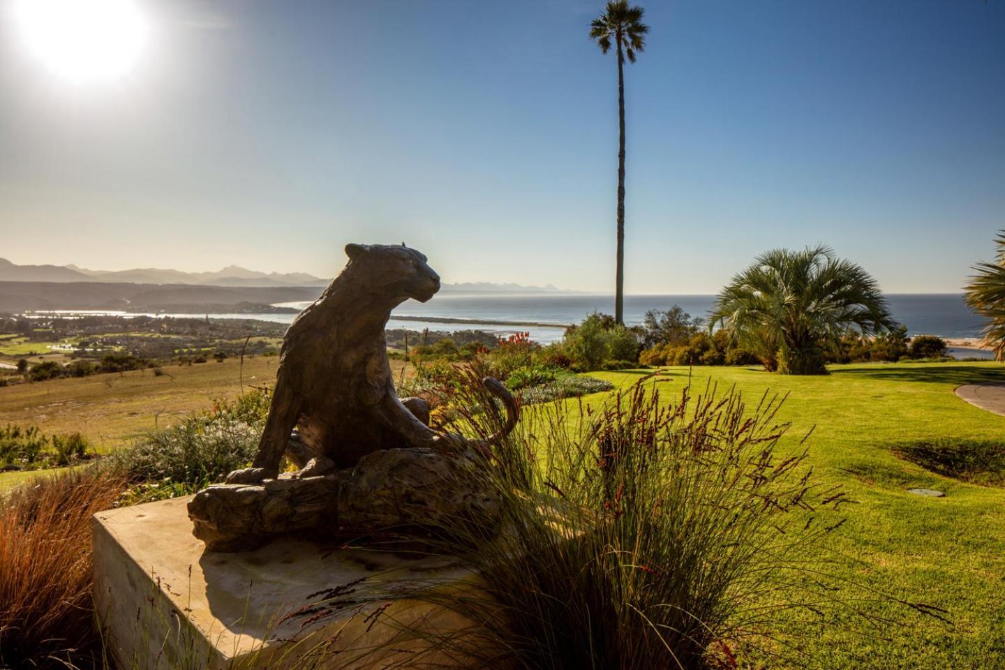 Sky Villa Boutique Hotel by Raw Africa Boutique Collection Plettenberg Bay Extérieur photo The Bobcat statue at the entrance of the school