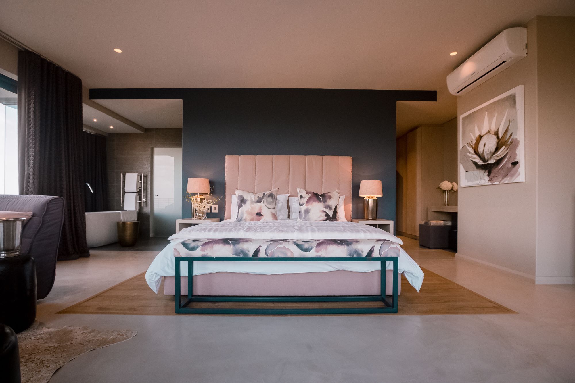 Sky Villa Boutique Hotel by Raw Africa Boutique Collection Plettenberg Bay Extérieur photo A bedroom at the Cape Town edition